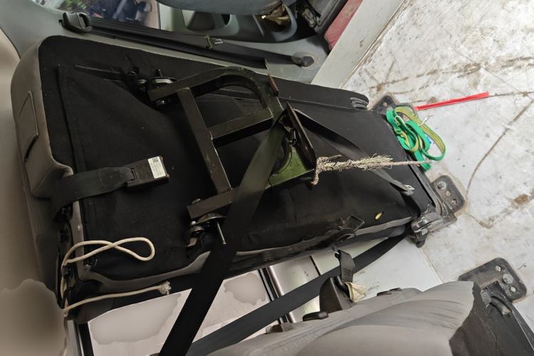 Used Foton Toano 2023 Joy Elephant Multi-Function 2.0T Manual Long-Wheelbase Mid-Roof Model with Single Rear Tire Available in 5/6/7/9-Seater Configurations Left Rear Seat