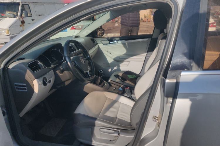 Used Volkswagen Sagitar 2015 1.6L Manual Comfort Model Left Front Seat