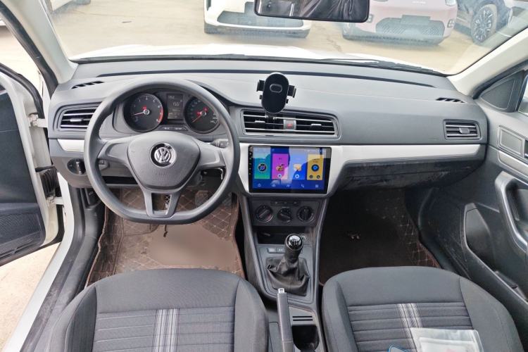 Used Volkswagen Lavida 2019 Lavida Start 1.5L Manual Fashion Edition China VI Standard Center Console