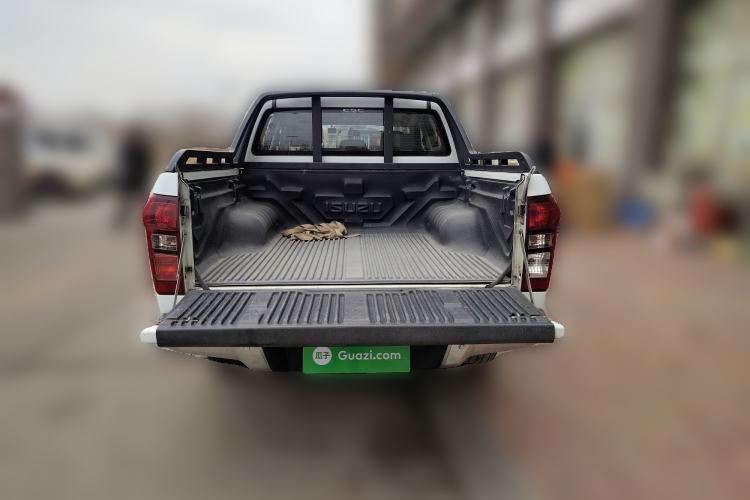 Used Isuzu D-MAX 2015 2.5T Four-Wheel Drive Automatic Ultra-Luxury Version 4JK1 Trunk