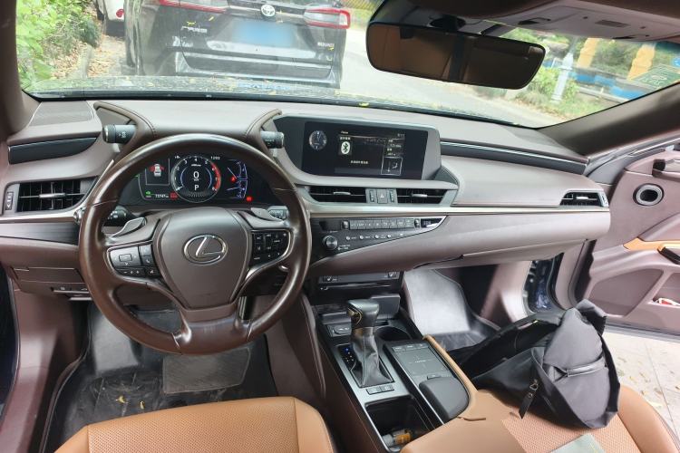 Used Lexus ES 2018 300h Premier Edition China VI Standard