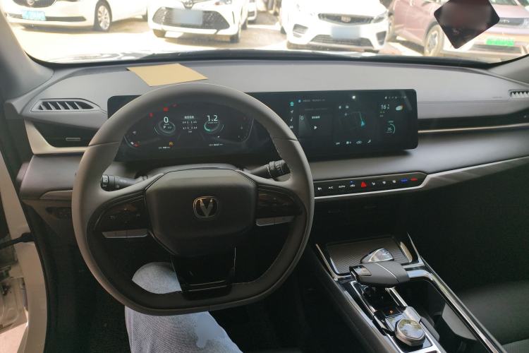 Used CHANGAN Ruicheng PLUS 2023 1.5T DCT Prestige Edition Center Console