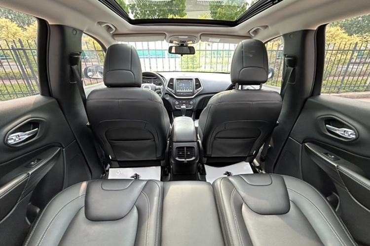 Used Jeep Cherokee 2017 2.0L Superior Edition