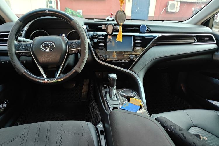 Used Toyota Camry 2018 2.0G Luxury Edition Center Console