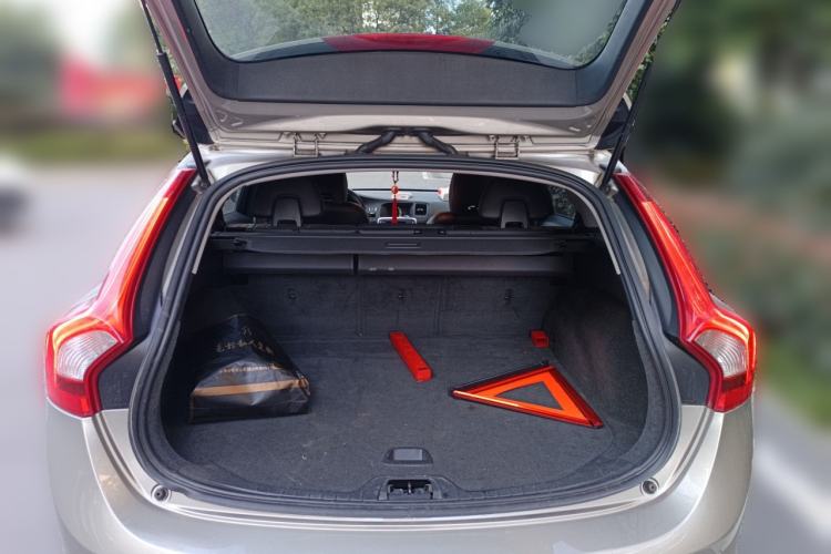 Used Volvo V60 2015 T5 Zhiyi Edition