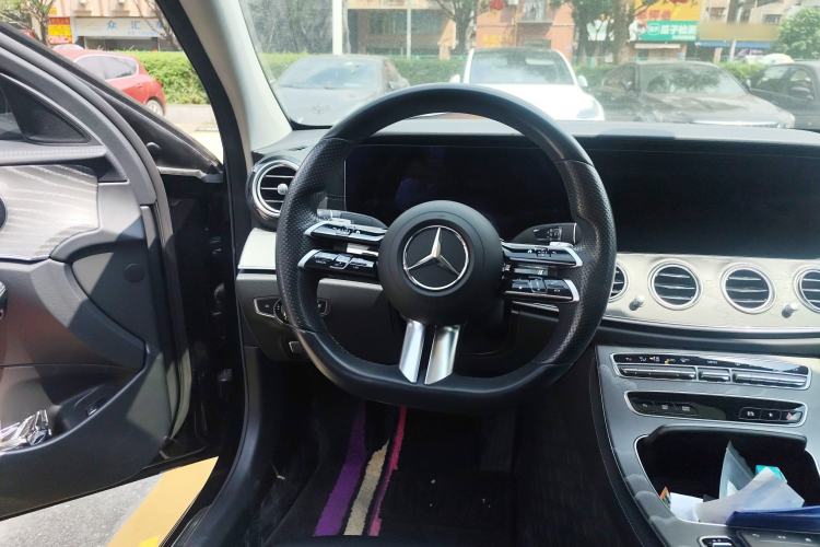 Used Mercedes-Benz E-Class 2022 Revised Version E 300 L Sporty and Stylish Edition Steering Wheel