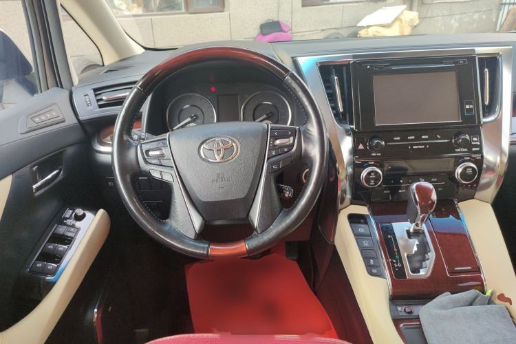 Used Toyota Alphard 2015 3.5L Luxury Edition
