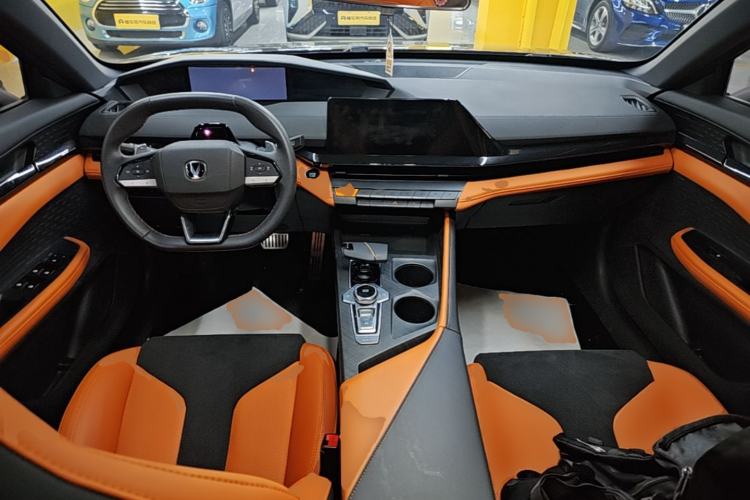 Used CHANGAN UNI-V 2024 2.0T High-Performance Version Center Console