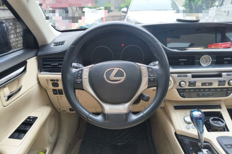 Used Lexus ES 2014 300h Elite Edition Steering Wheel