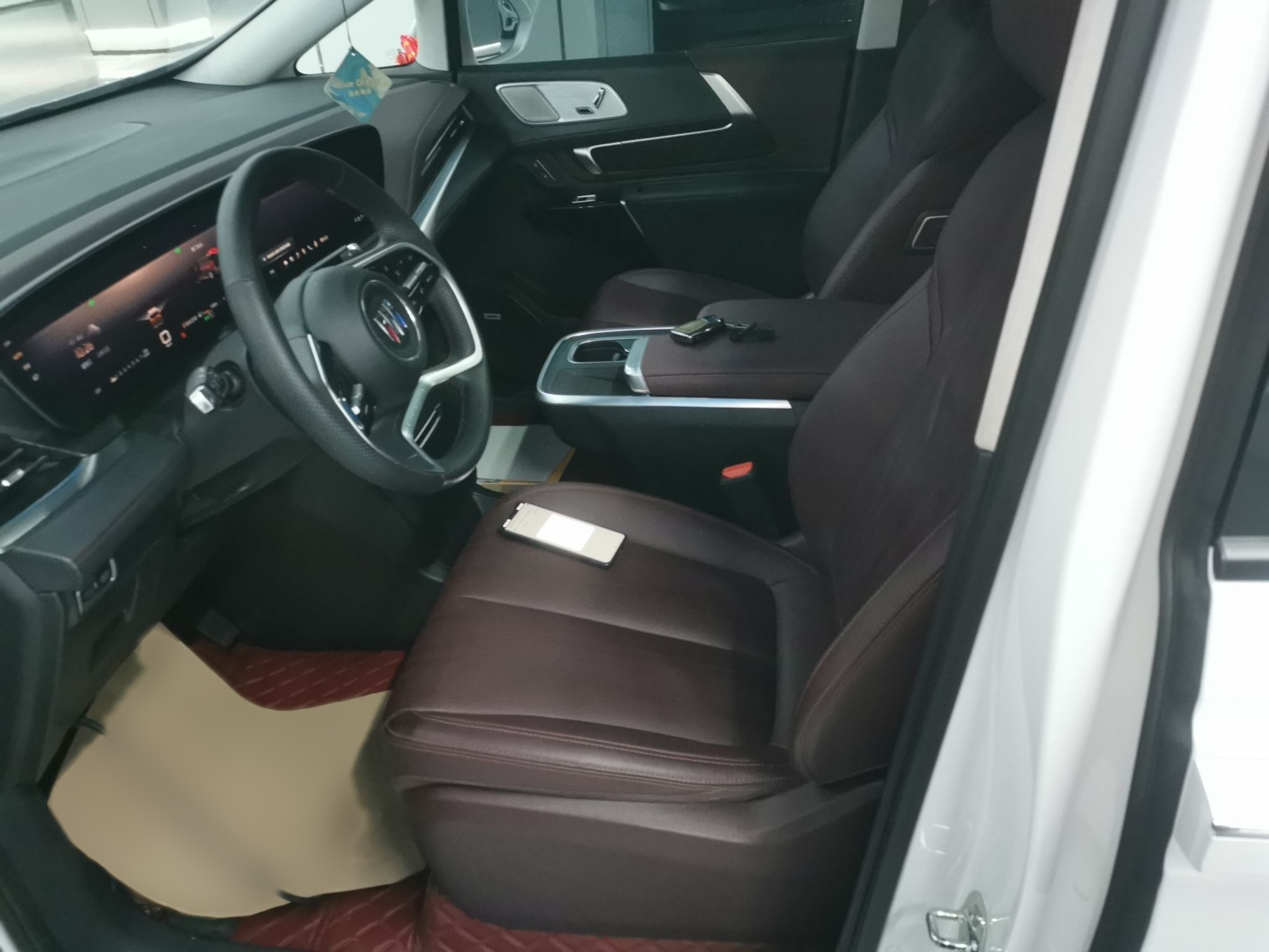 المقاعد الأمامية داخل السيارة