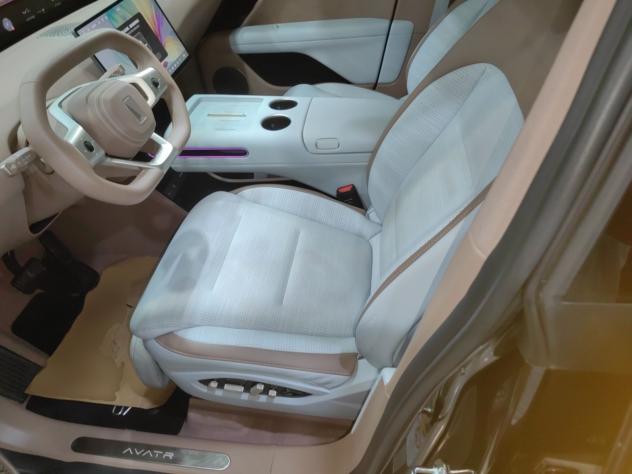 Переднее сиденье в автомобиле