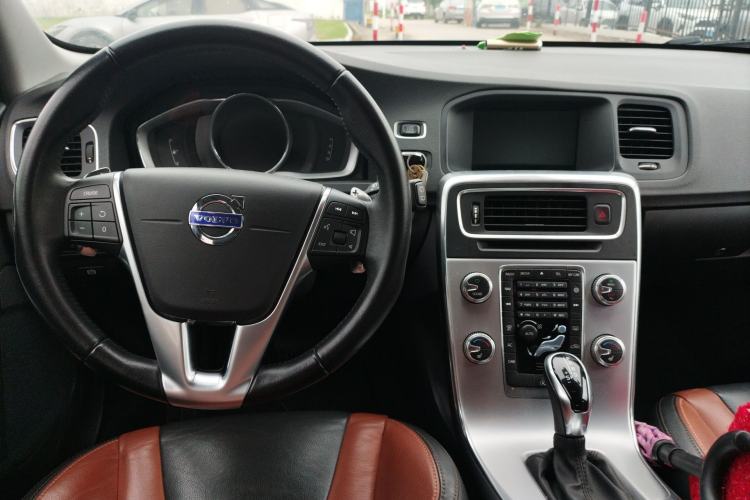 Used Volvo V60 2017 Cross Country T5 AWD China V Standard Center Console