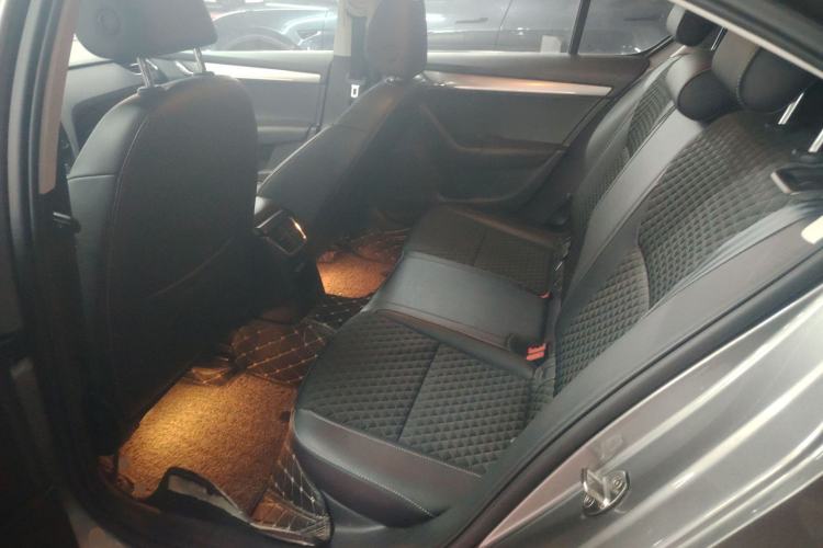 Used Skoda Octavia 2019 TSI280 DSG SmartDrive Luxury Edition China VI Left Rear Seat