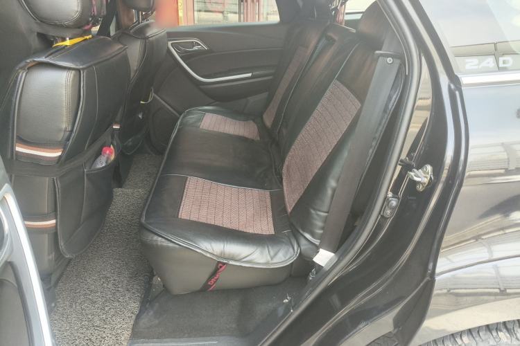 Used JMC Yusheng S350 2013 2.4T Automatic 2WD Diesel Luxury Edition 5 Seats Left Rear Seat