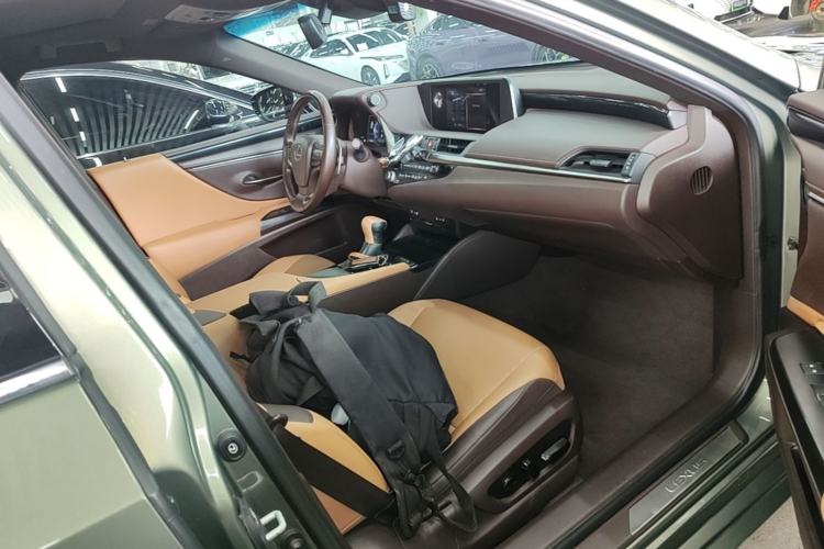 Used Lexus ES 2020 200 Excellence Edition