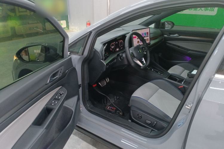 Used Volkswagen Golf 2025 300TSI R-Line
