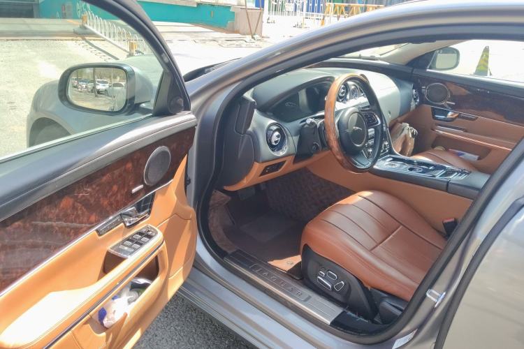 Used Jaguar XJ 2010 XJL 5.0 Panoramic Luxury Edition Driver Seat