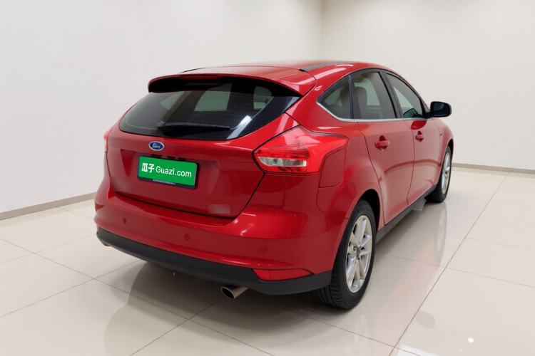 Used Ford Focus 2015 Hatchback EcoBoost 180 Automatic Elite Model Rear Right 45 Deg