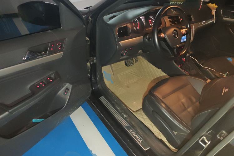 Used Volkswagen Lavida 2017 1.6L Automatic Comfort Edition
