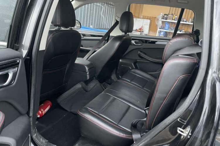 Used Zotye Domy X5 2016 1.5T Manual Luxury 7-Seater Model China IV Standard Interior 3