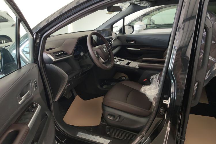 Used Toyota Granvia 2024 2.5L Hybrid Prestige PLUS Four-Wheel Drive Version
