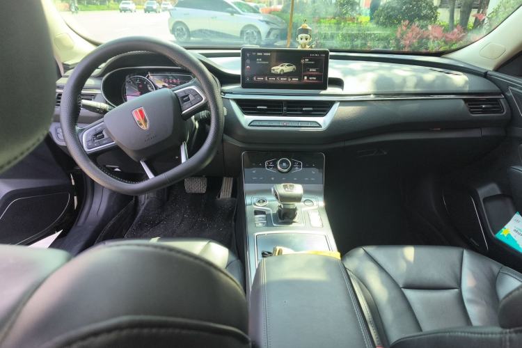 Used Hongqi H5 2022 Classic Model Facelift 1.8T Automatic Smart Connect Flagship Edition Center Console