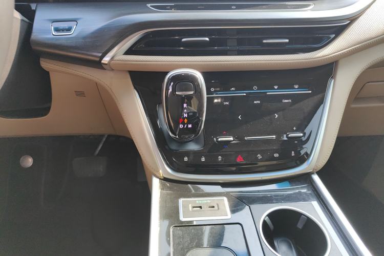 Used Buick GL8 2021 ES Land Cruiser 653T Luxury Edition