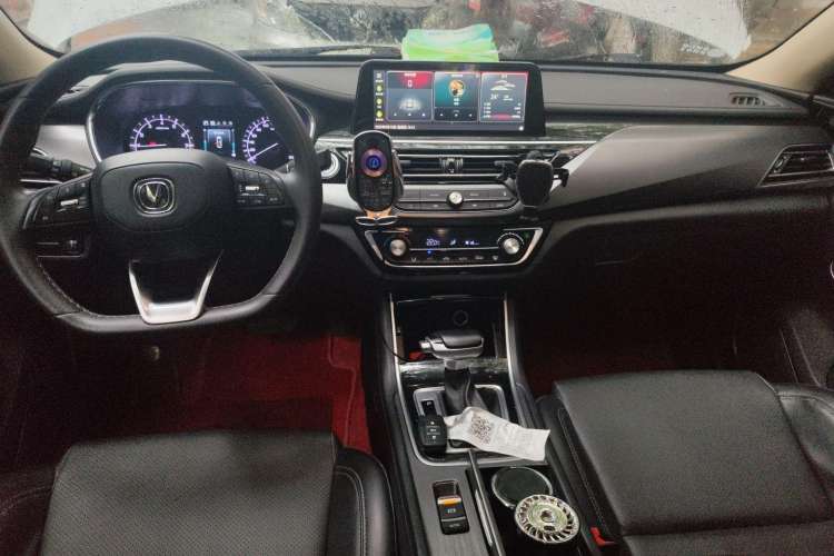 Used CHANGAN Ruicheng CC 2021 Blue Whale Edition 1.5T DCT Luxury Model Center Console
