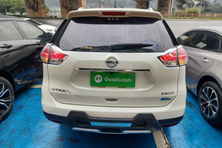 Used Nissan X-Trail 2015 2.5L CVT Leading MAX Edition 4WD
