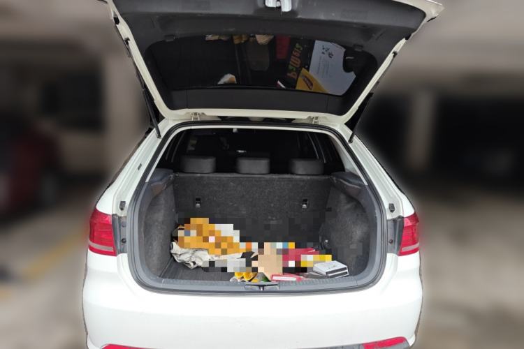 Used Volkswagen Gran Lavida 2013 1.6L Automatic Fashion Model Trunk