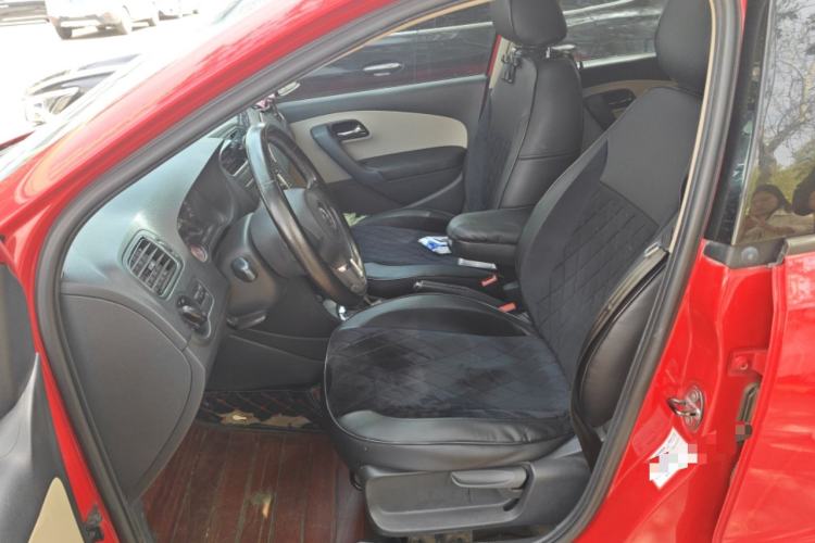 Used Volkswagen Polo 2012 1.6L Cross Polo Automatic Transmission
