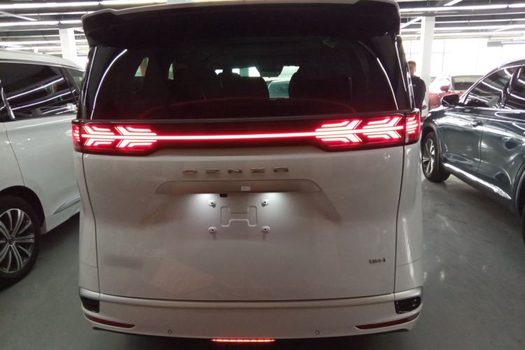 Used Denza D9 2022 DM-i 1040 Prestige Model