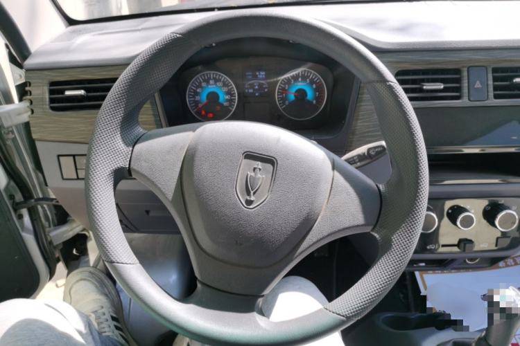 Used Jinbei Hiace X30 2024 1.5L Champion Edition Passenger Vehicle 5/6/7 Seats Steering Wheel