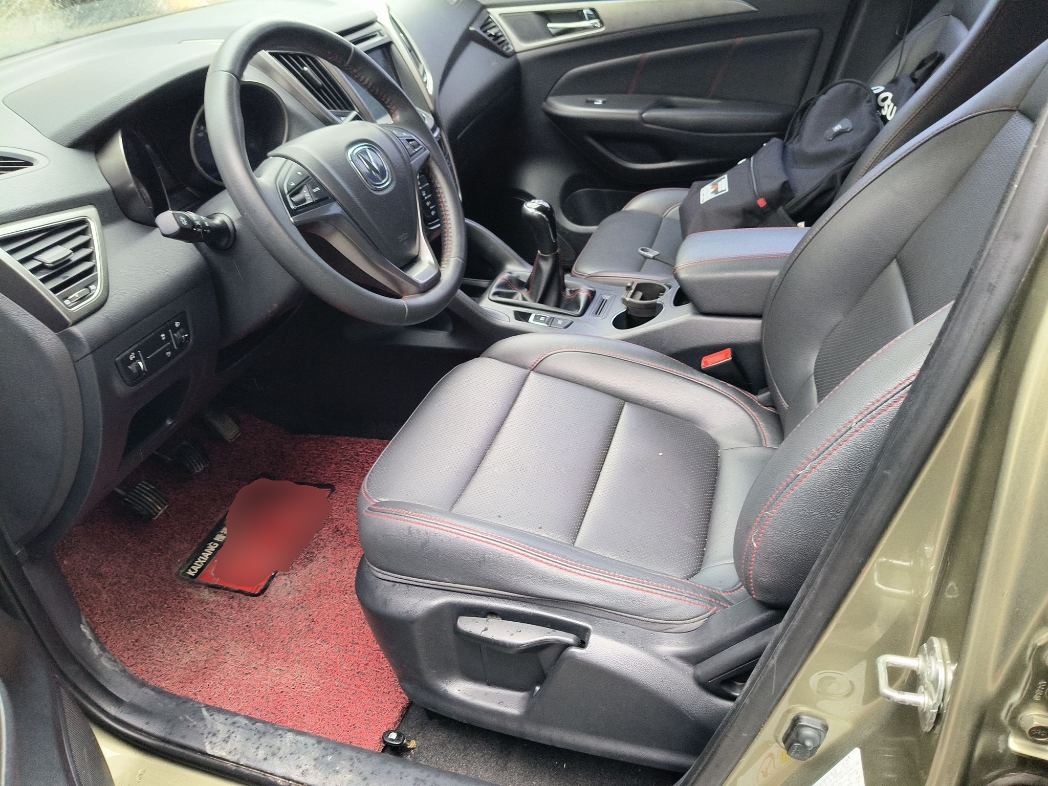 Переднее сиденье в автомобиле