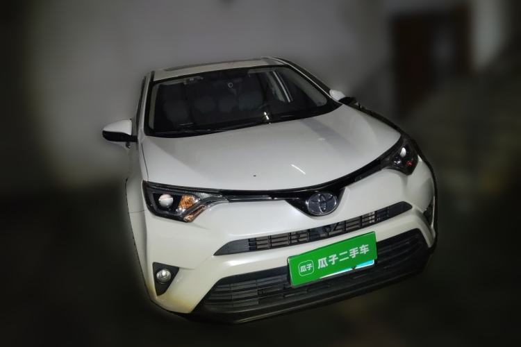 Used Toyota RAV4 2016 2.0L CVT Two-Wheel Drive Fashion Edition China V Standard
