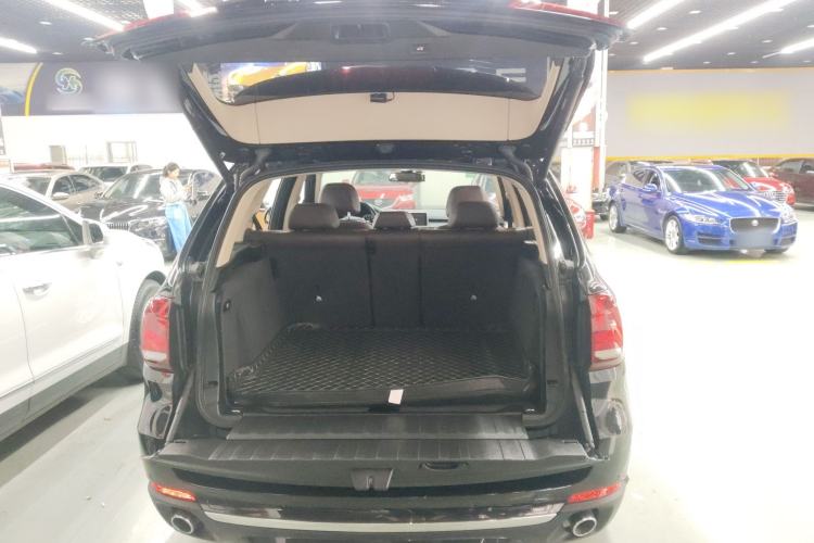 Used BMW X5 2018 xDrive28i Trunk