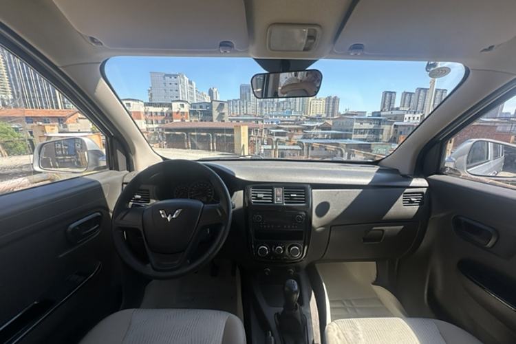 Used Wuling Rongguang V 2016 1.5L Standard Version