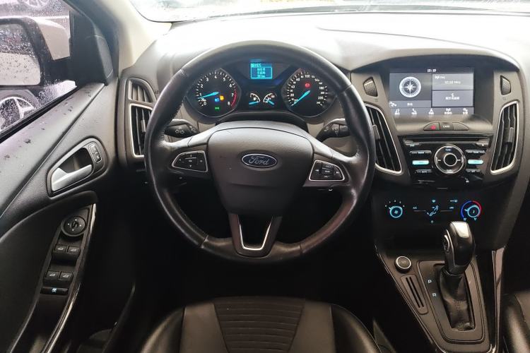 Used Ford Focus 2018 Sedan Classic 1.6L Automatic Trendy SmartDrive Edition Steering Wheel