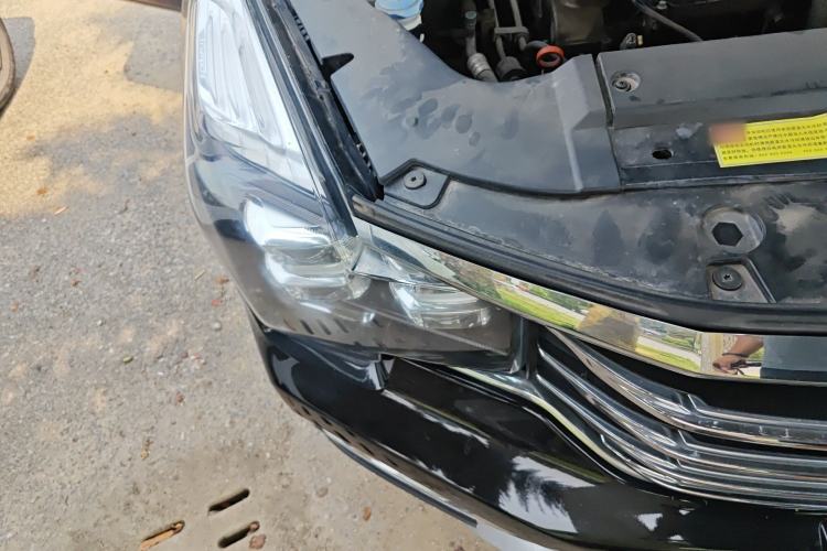 Used GAC Trumpchi GS8 2017 320T Two-Wheel Drive Luxury Smart Connectivity Version (7 Seats) Right Front Headlight