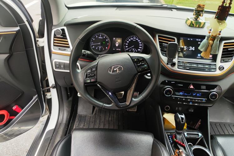 Used Hyundai Tucson 2015 1.6T Dual-Clutch Two-Wheel-Drive Smart Model Steering Wheel