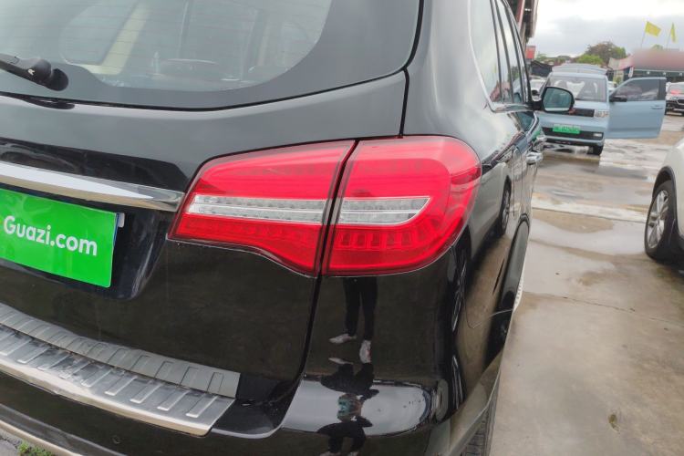 Used Haval H8 2015 2.0T Two-Wheel-Drive Luxury Version Right Rear Taillight