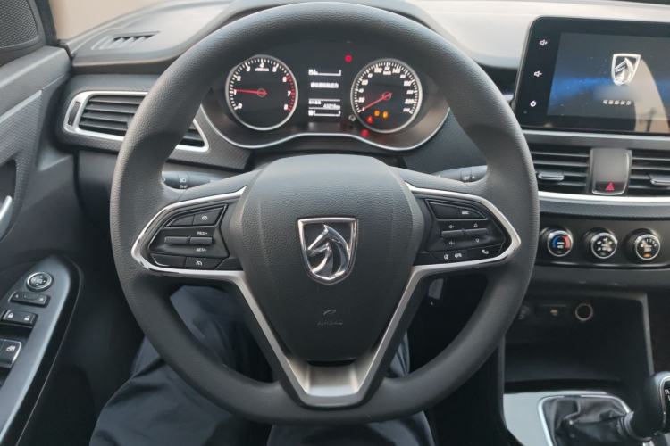 Used Baojun 730 2019 1.5T Manual Fashion Model 7-seater China VI
