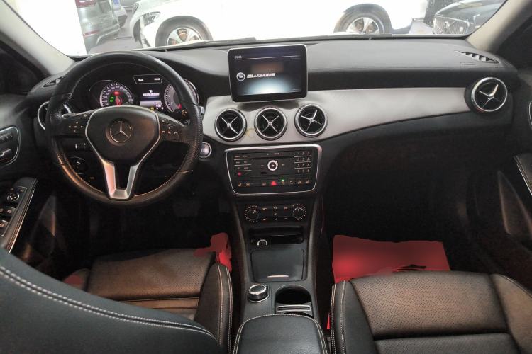 Used Mercedes-Benz GLA 2016 GLA 220 4MATIC Fashion Edition Center Console