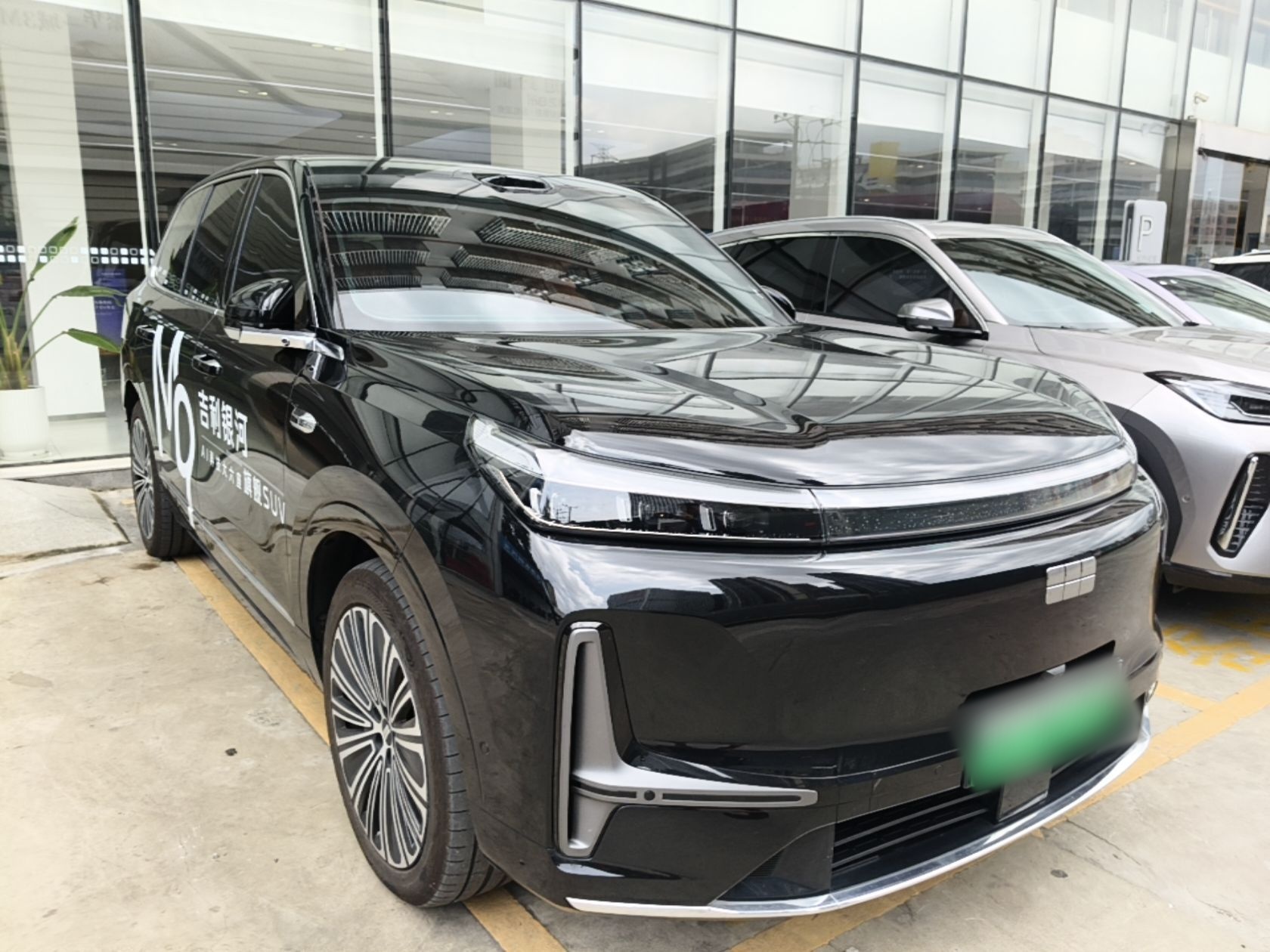 Geely Galaxy M9 2025 Model 210km Four-Wheel-Drive Leading Edition — снимка 3