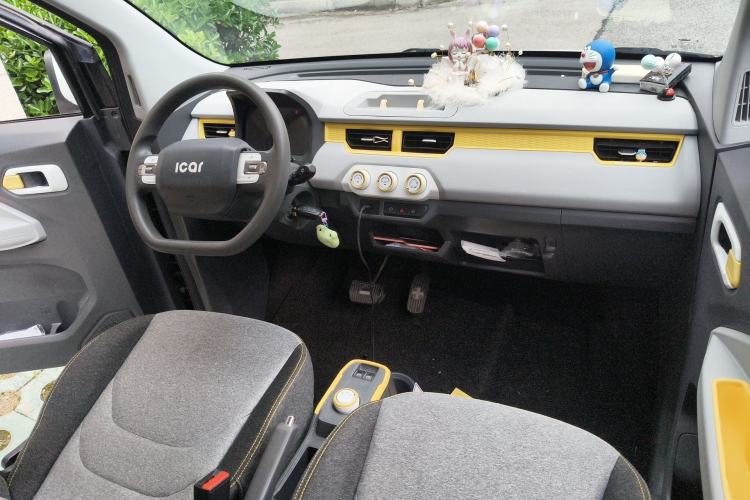 Used Chery QQ Ice Cream 2022 120km Conical Shape Lithium Iron Phosphate Center Console