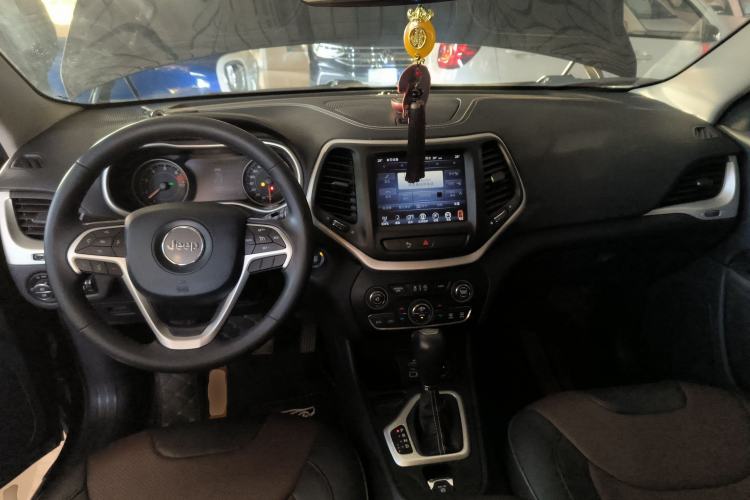 Used Jeep Cherokee 2017 2.0L Superior Edition