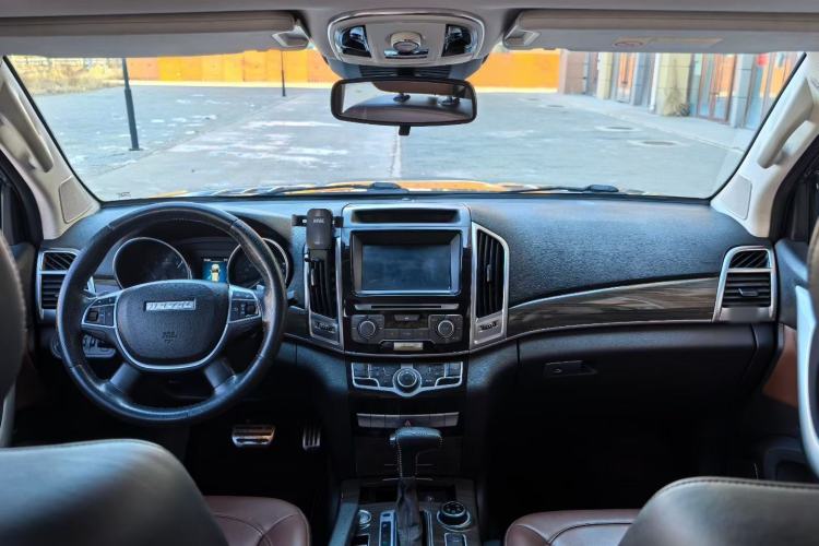 Used Haval H9 2016 2.0T Four-Wheel Drive Elite Version 5 Seats Interior 1