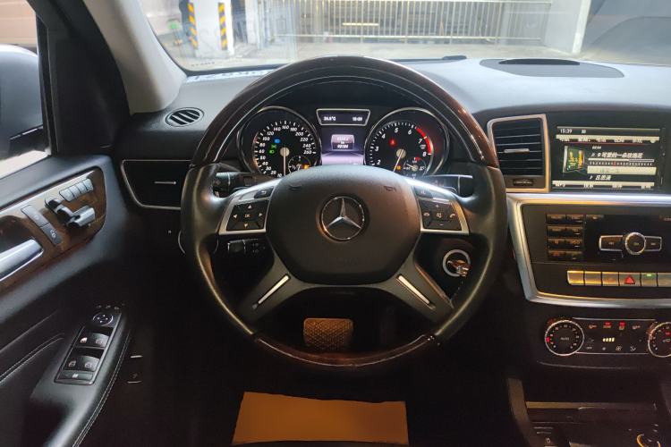 Used Mercedes-Benz M-Class 2014 ML 400 4MATIC Luxury Model