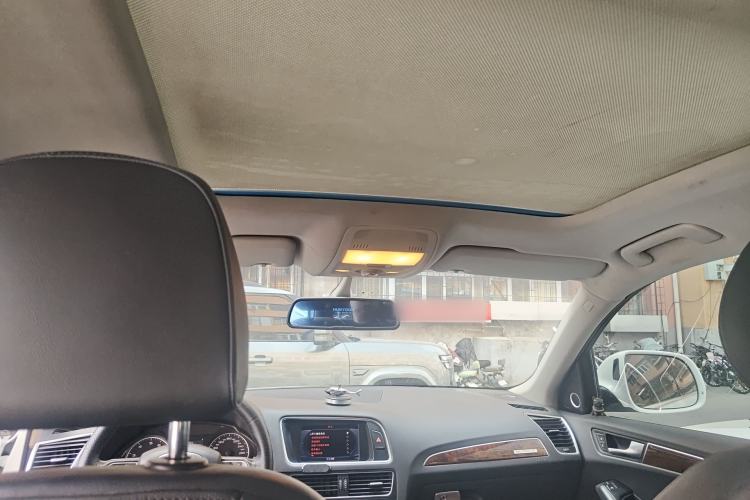 Used Audi Q5 2011 2.0TFSI Comfort Version Headliner