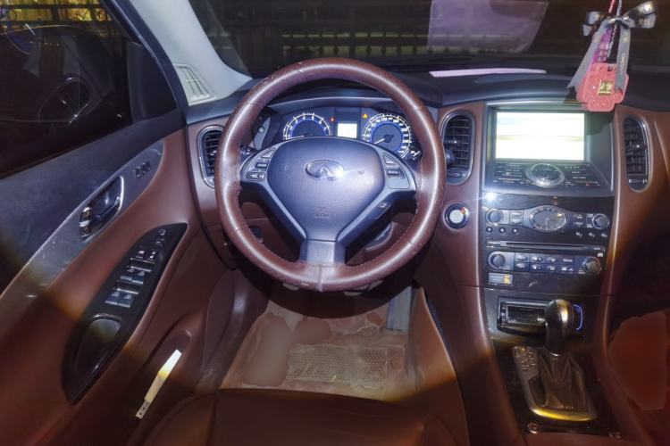 Used Infiniti QX50 2013 2.5L Two-Wheel-Drive Elegant Edition
